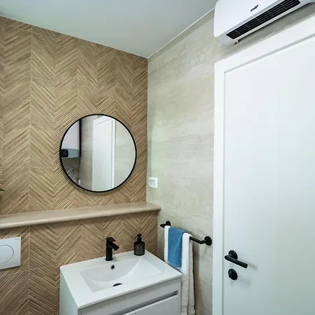 Nina & Paula - Paula *