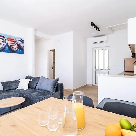 Nina & Paula - Paula * Štikovica