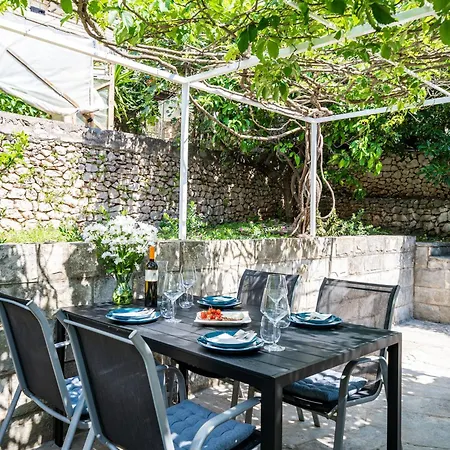 Nina & Paula - Paula