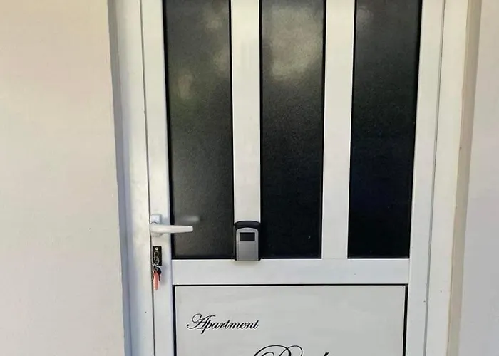 Nina & Paula - Paula *