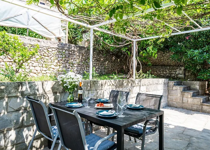 Nina & Paula - Paula